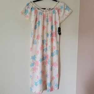 Vintage NWT 60s Floral Print Short Sleeve Lace Trim Nightgown Nightie Deadstock